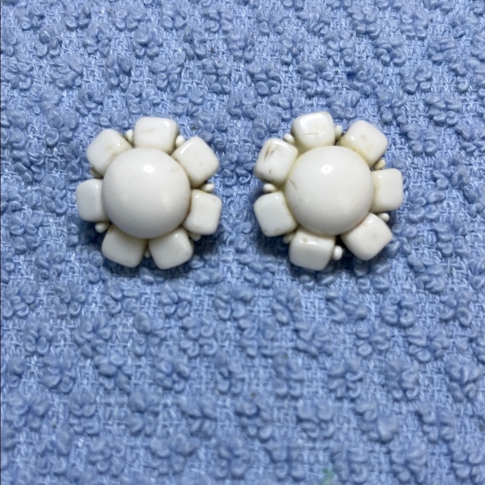 Vintage Milk Glass Floral‎ Clip Earrings